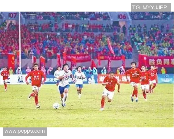 西安足球队配合引发热议球迷对战术和默契提出不同看法